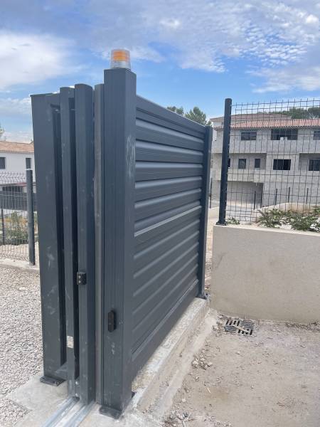 ulissant lame brise vent prise vue gris anthracite pour portail exposé au vent à cabriès 13480