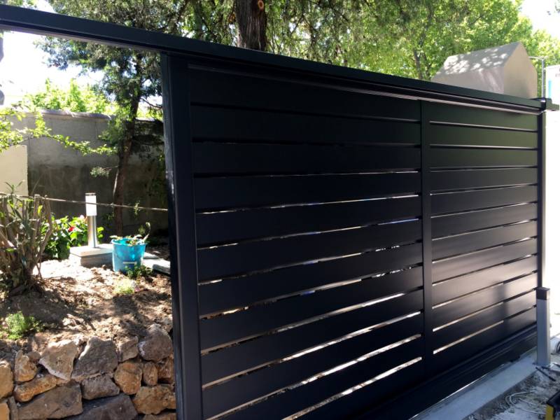 Portail occultant aluminium battant ou coulissant à septêmes les Vallons