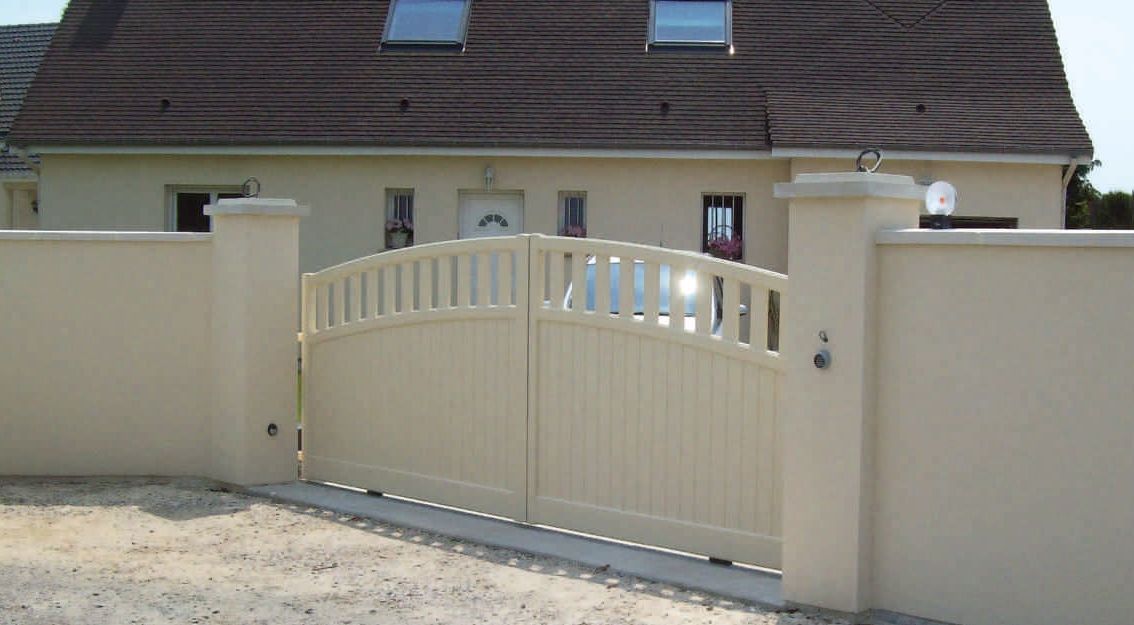 PORTAIL BATTANT ALUMINIUM MERENGUE AJOURE CLASSIQUE