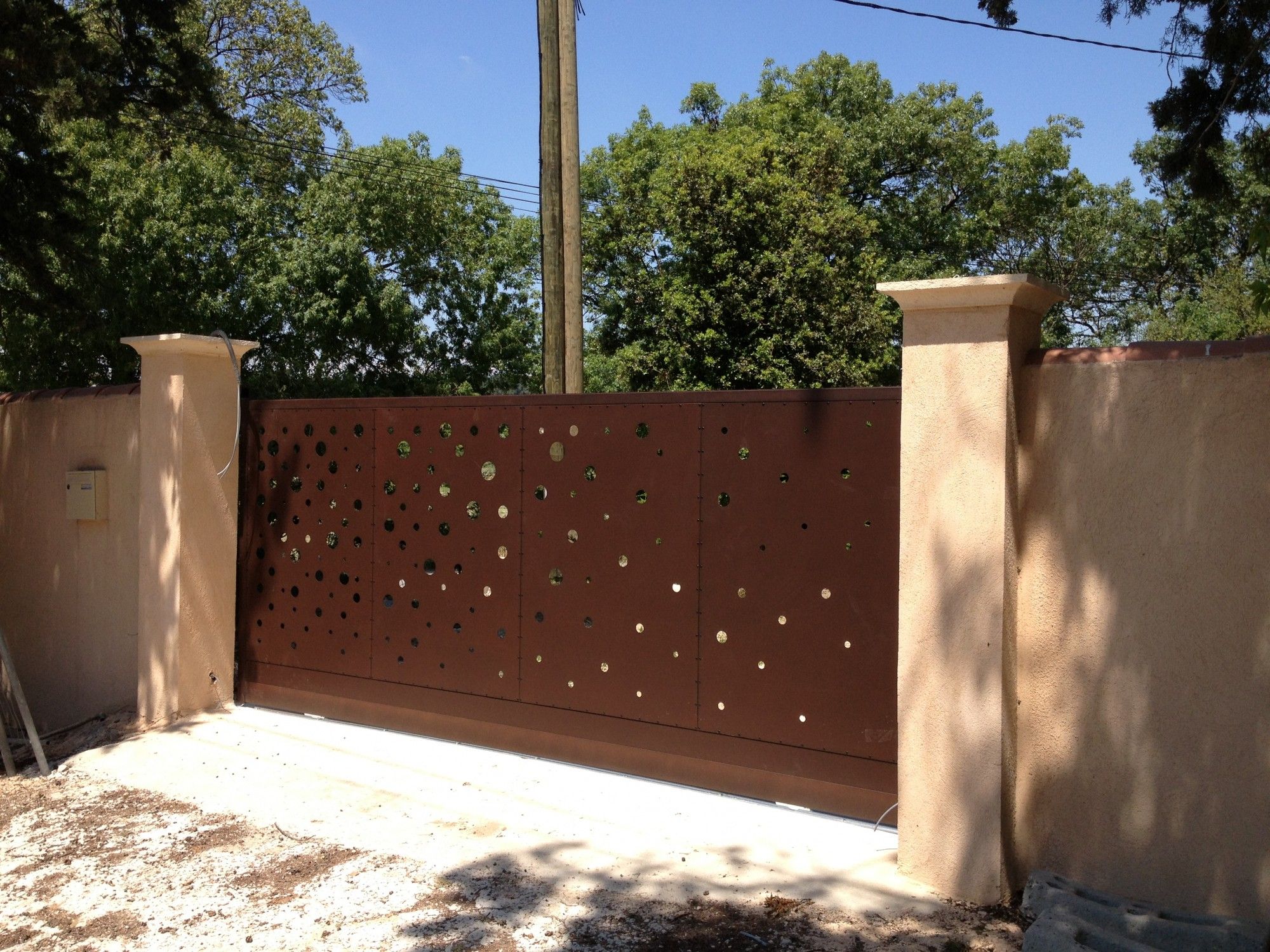 portail coulissant aluminium 4 m sur mesure aux Pennes Mirabeau installation portail par abd automatismes (13170 Les Pennes Mirabeau)