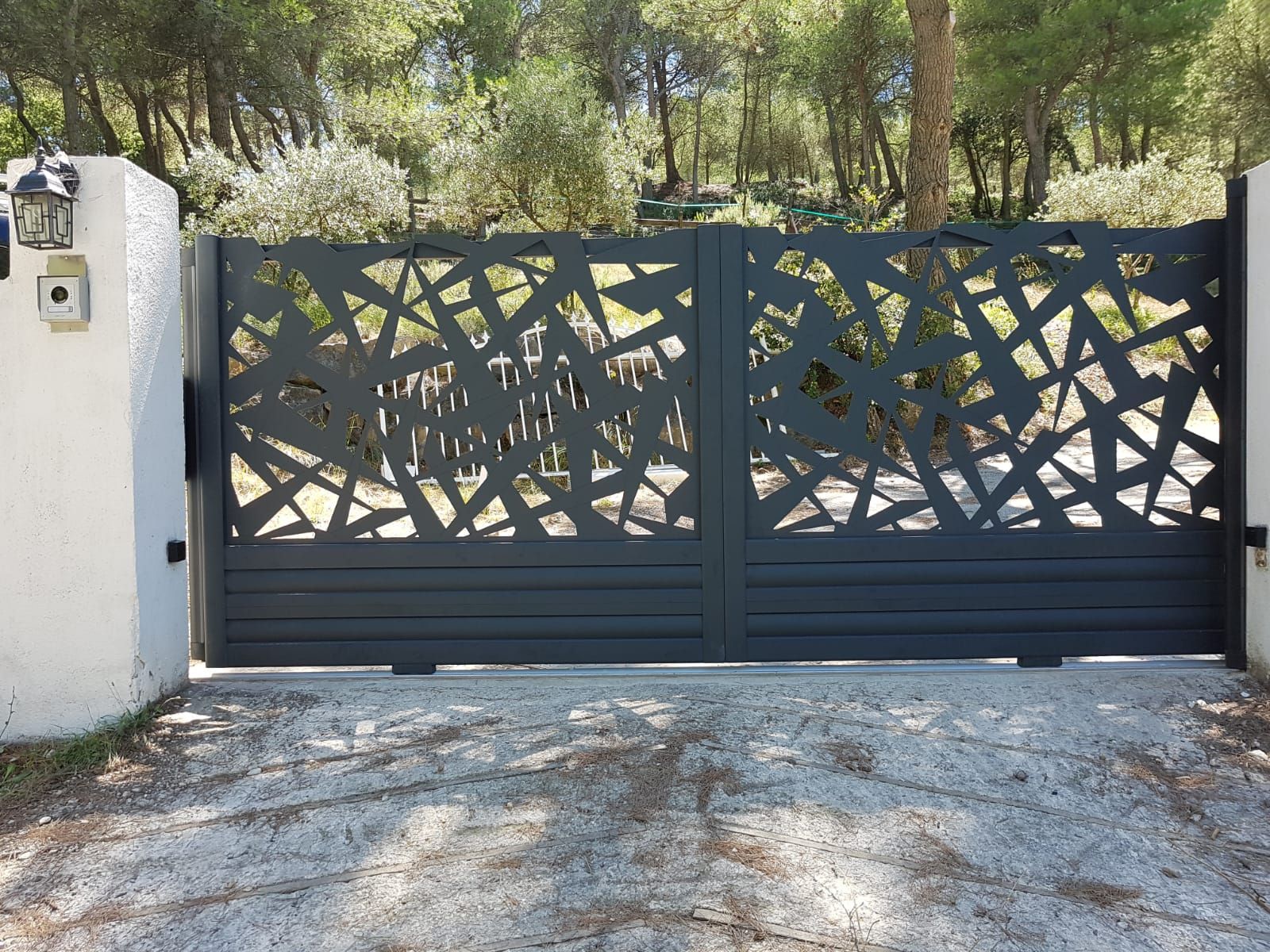 Portail aluminium coulissant installé à Ventabren (13122) 4m par abd automatismes les pennes mirabeau installateur de portails alu