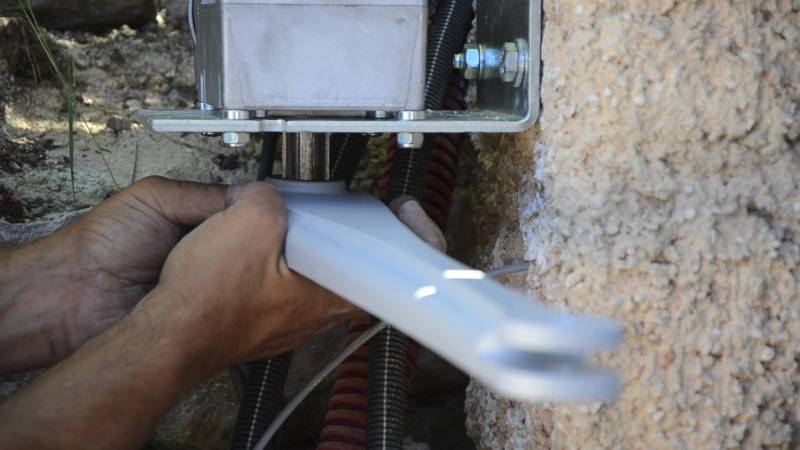 remplacement d'un bras de motorisation DEA à Marignane